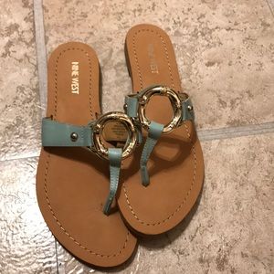 A pair of never worn Nine West Sandals